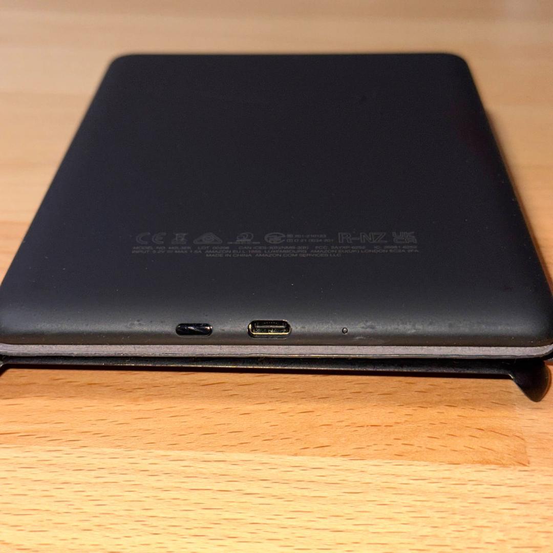 Kindle Paperwhite 第11世代 8GB＋純正カバー 箱付・美品