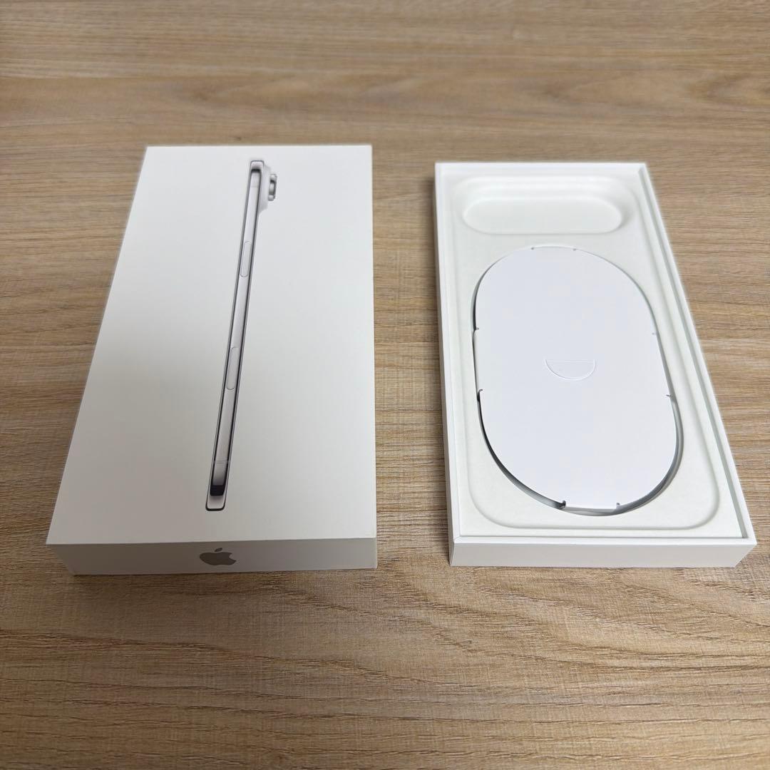 美品 iPhone Air ホワイト256GB 本体 au SIMフリー