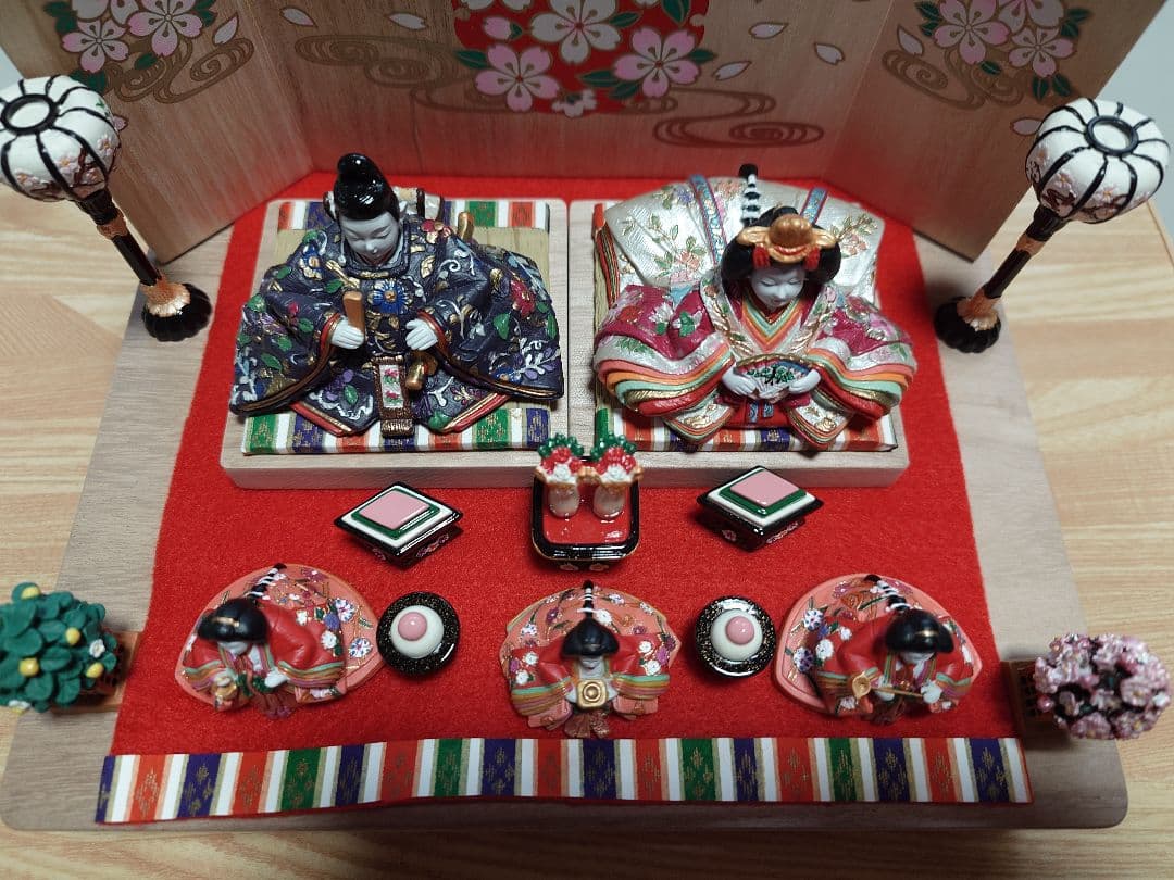 伝統的な雛人形セット