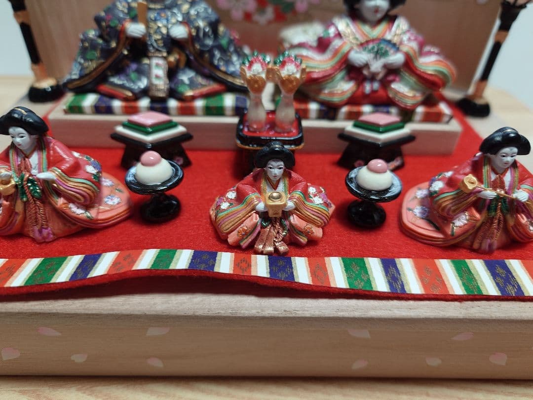 伝統的な雛人形セット