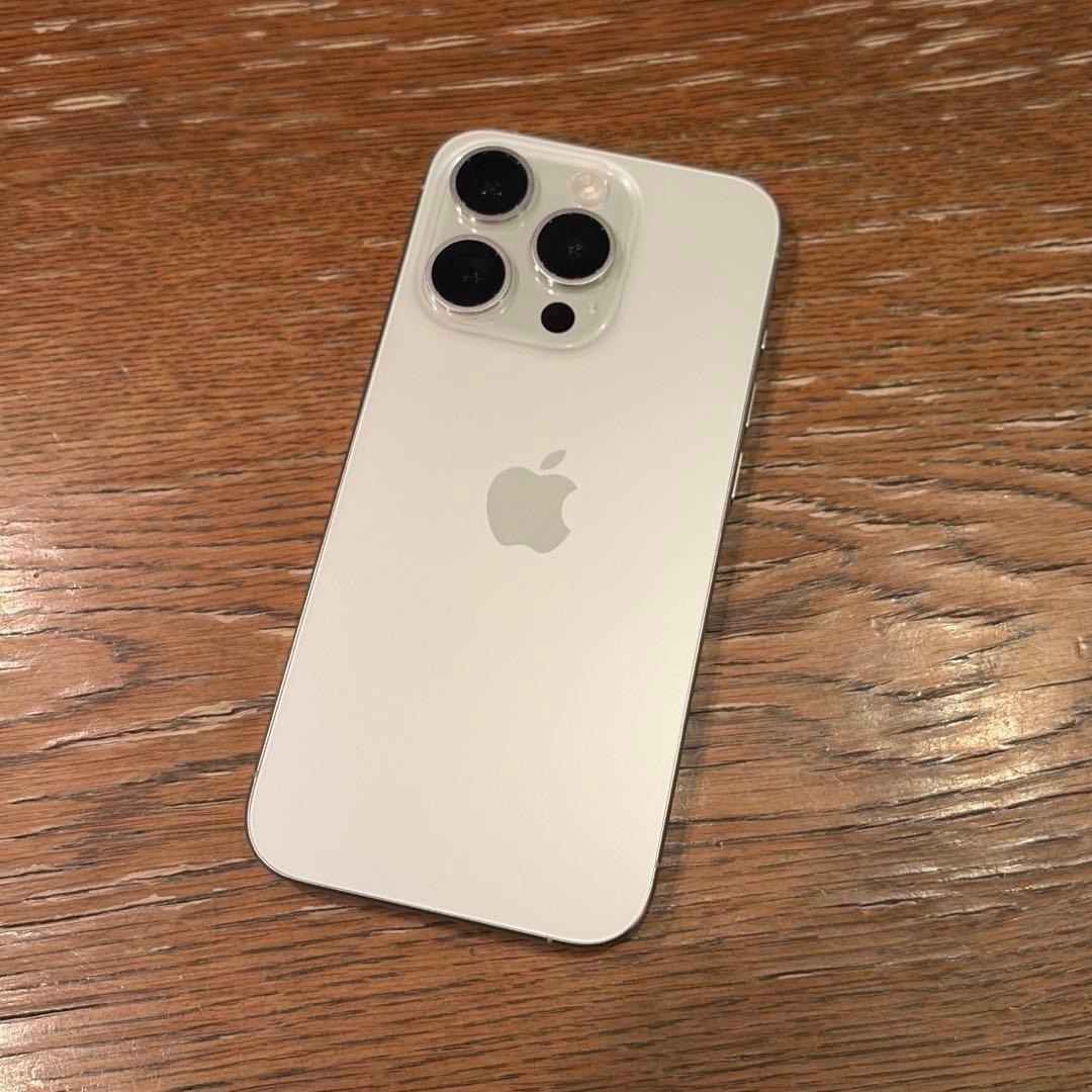 【美品】iPhone 15 Pro 256GB ホワイトチタニウム