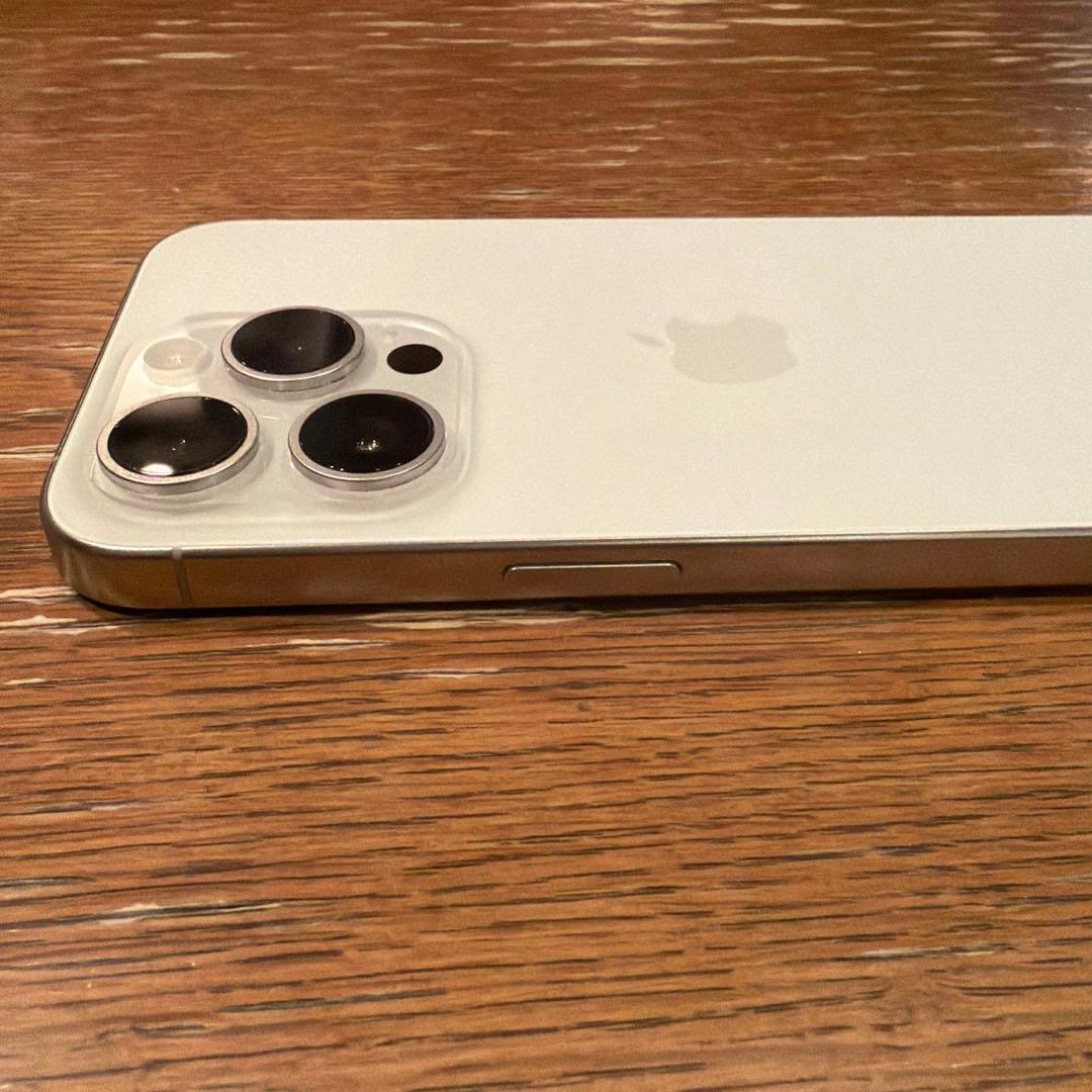 【美品】iPhone 15 Pro 256GB ホワイトチタニウム