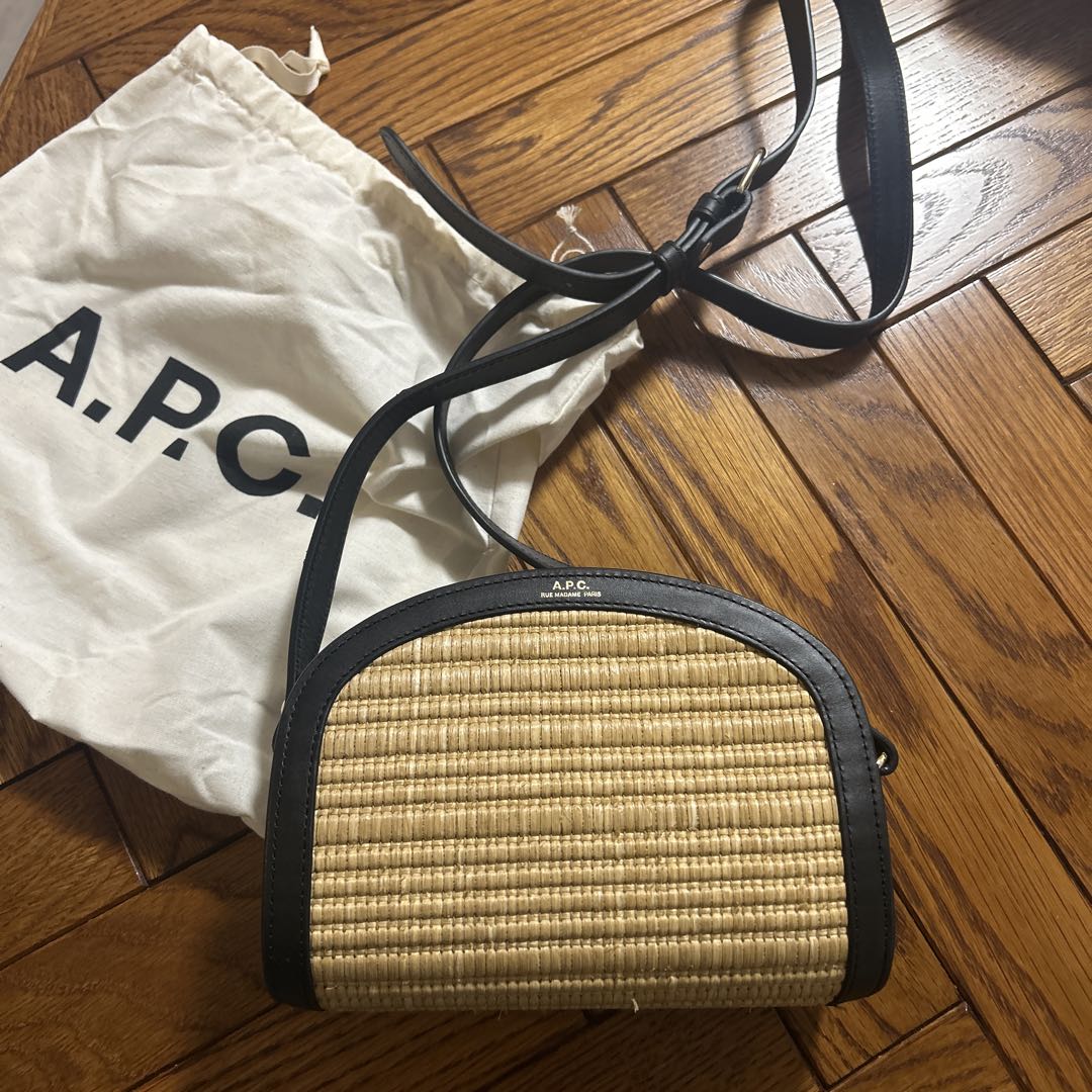 バッグ A.P.C mini Demi-Lune raffia crossbodybag