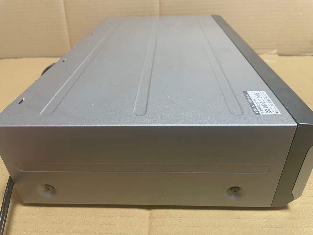 ビデオ一体型DVDレコーダー　シャープDV-RW65動作品　リモコン付き