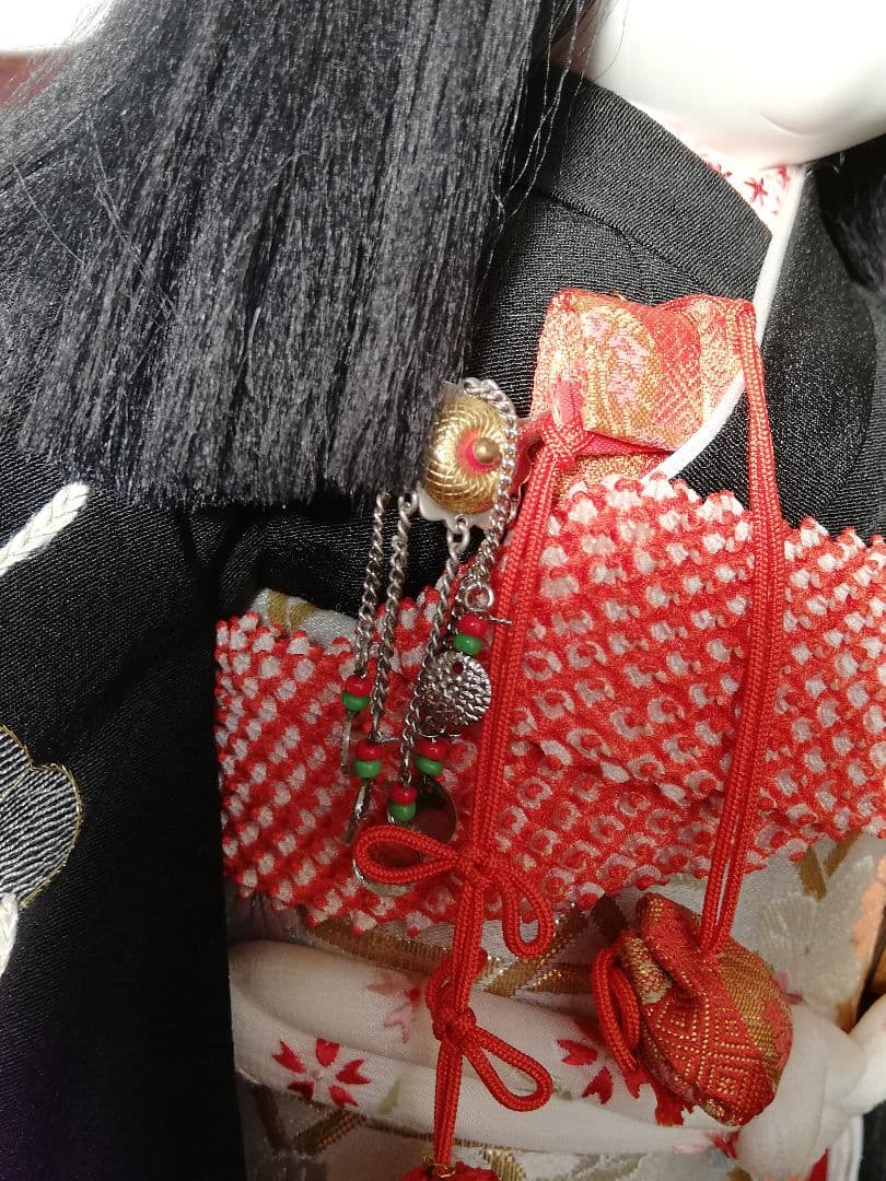 値下げ実施!「希少品」手刺繍　市松人形 　黒い衣装 扇子刺繍