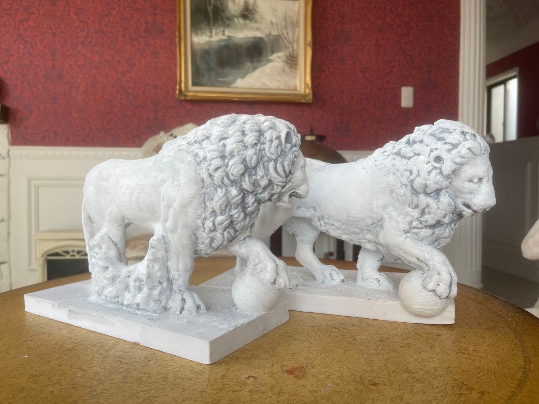 メディチライオンの像 ヴァッカ と ファンチェッリ (2 lions)