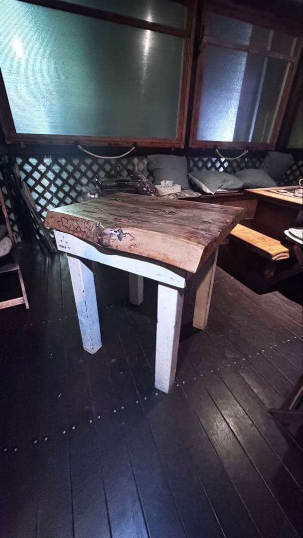 ナチュラルウッドの正方形テーブル　ハンドメイド　オリジナル