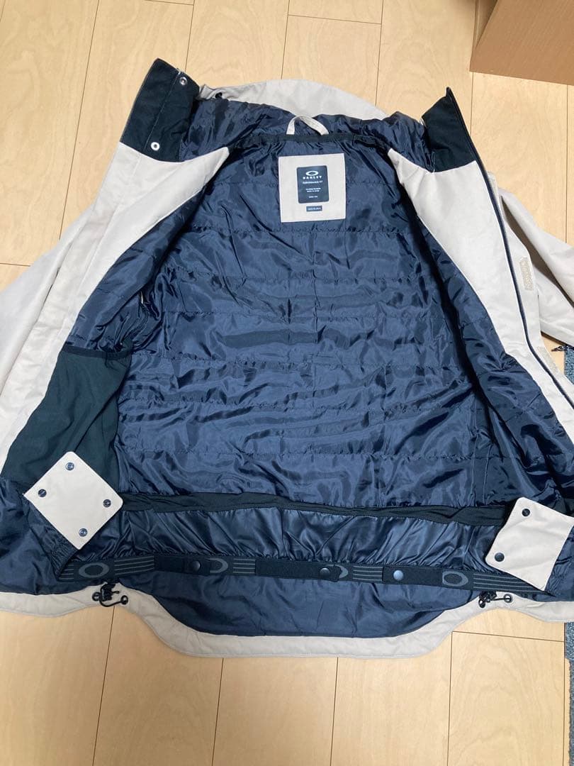 【特価】（値下げしました）Oakley ベージュ　スキーウェア