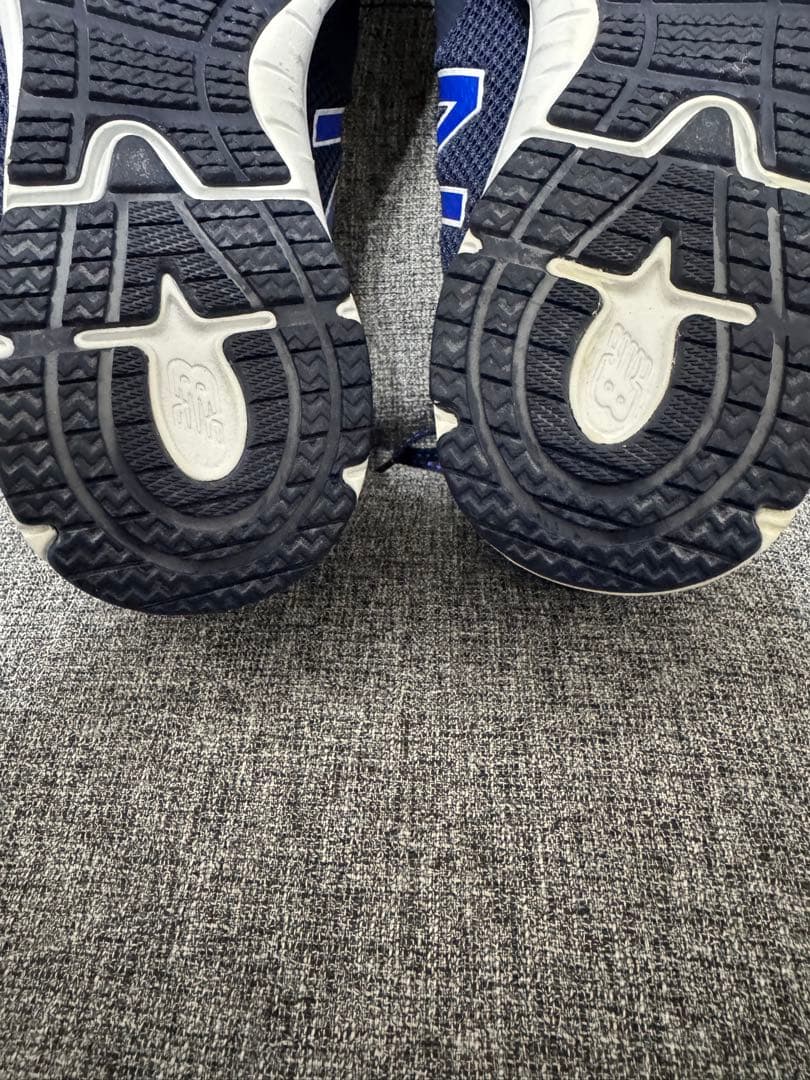 【ほぼ新品】ニューバランス　ランニングシューズ