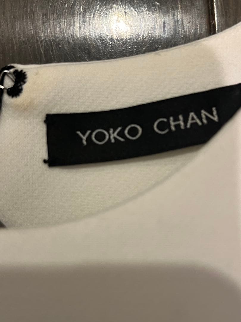 ヨーコチャ白ブラウス