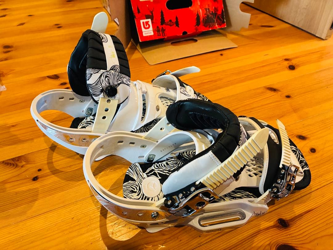 【美品】Burton Custom ボードバインディング　EST（26〜28㎝）