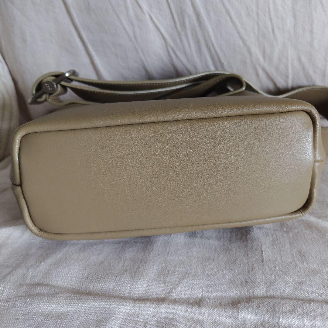 OSOI カーキ色 brot bag ボディーバッグ