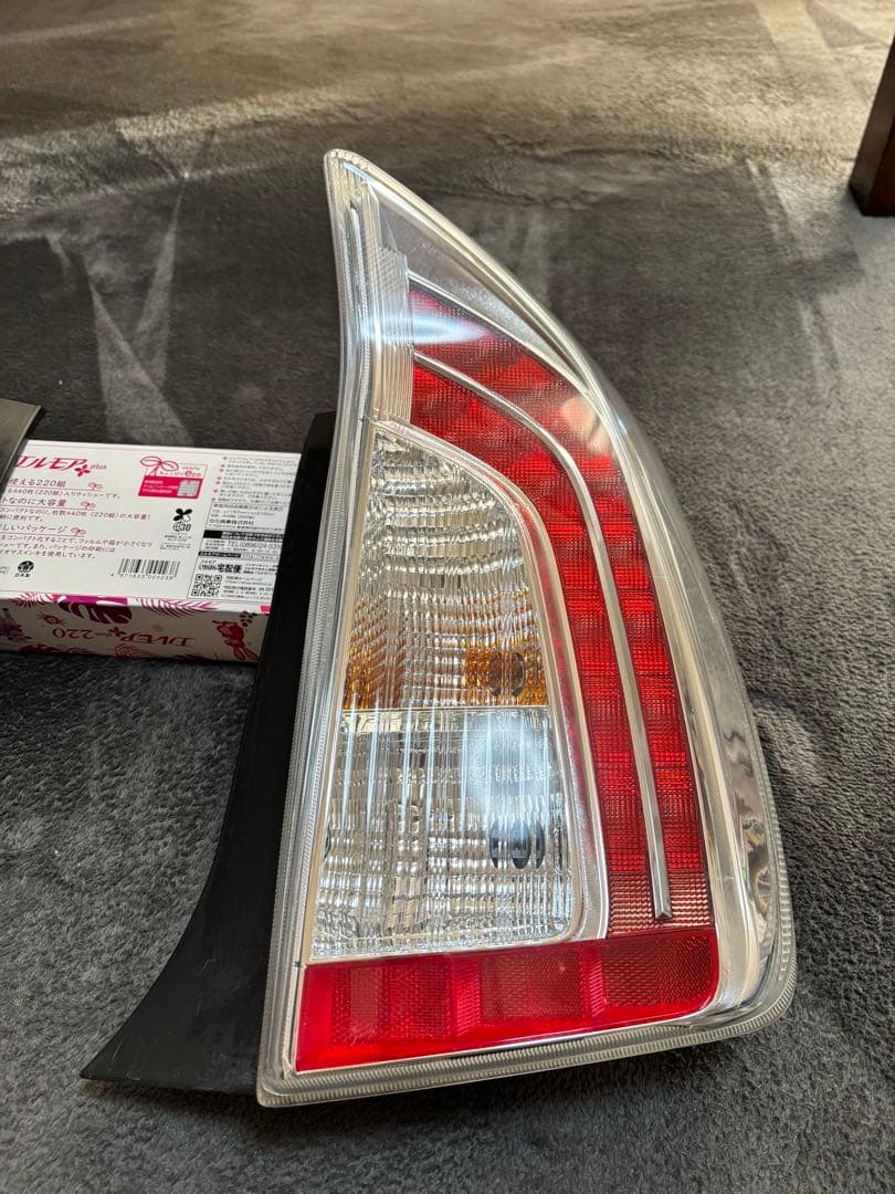 プリウス30後期トヨタ純正テールライト 左右セット 美品