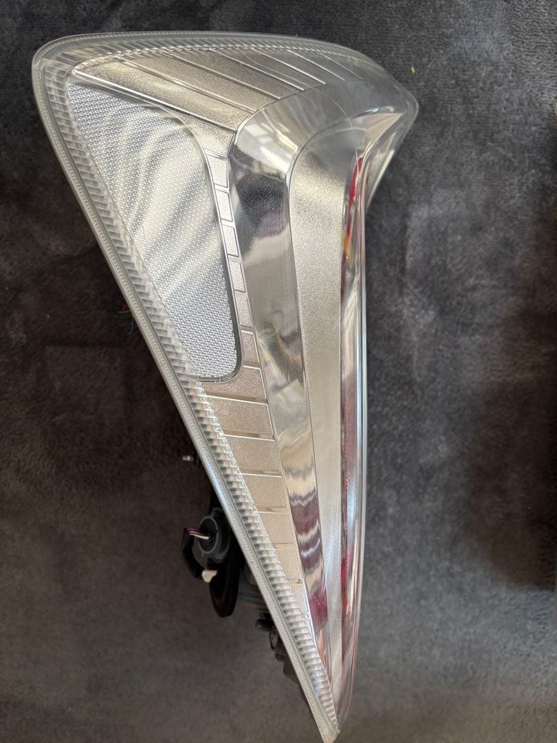 プリウス30後期トヨタ純正テールライト 左右セット 美品