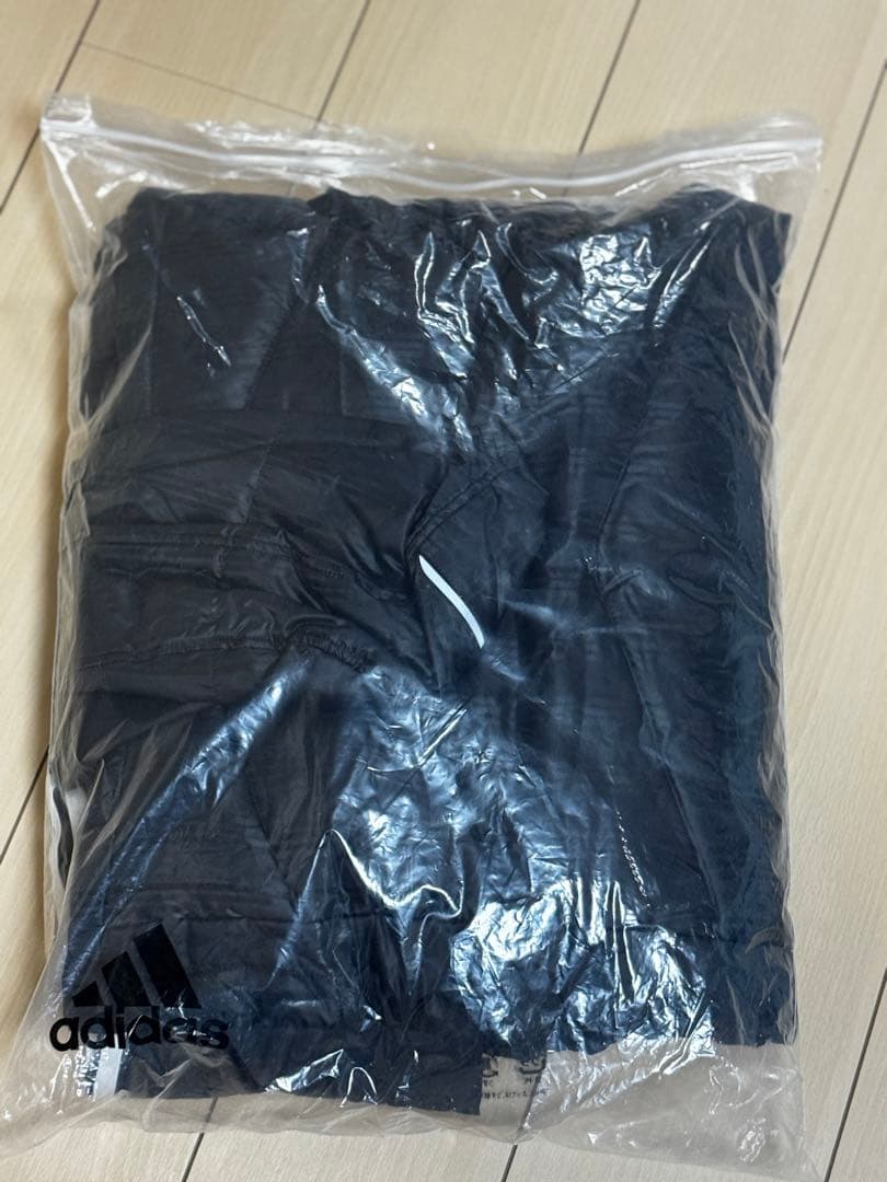 新品未使用adidas アディダス　ダウンベンチコート　130cm