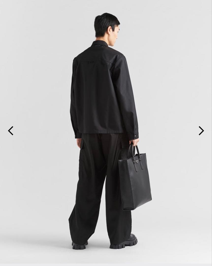 ※74 PRADA Re-Nylon シャツ ハンガー付き