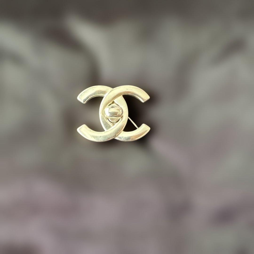 ♡CHANELシャネル　ヴィンテージ　ターンロック　ブローチ・シルバー♡
