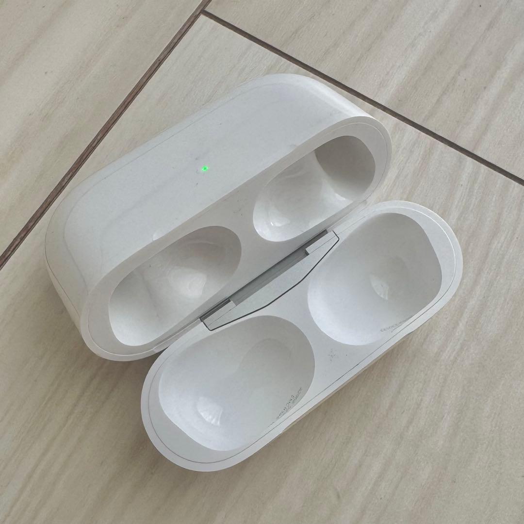 AirPods Pro第二世代　本体、左耳、付属品（右耳無し）