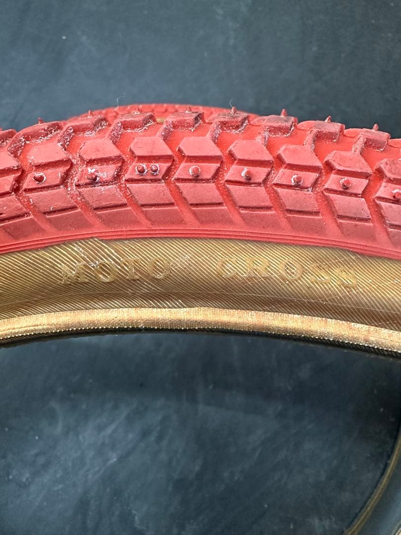 20×2.125 bmx スネークベリー　サイドスキン　当時物　タイヤ