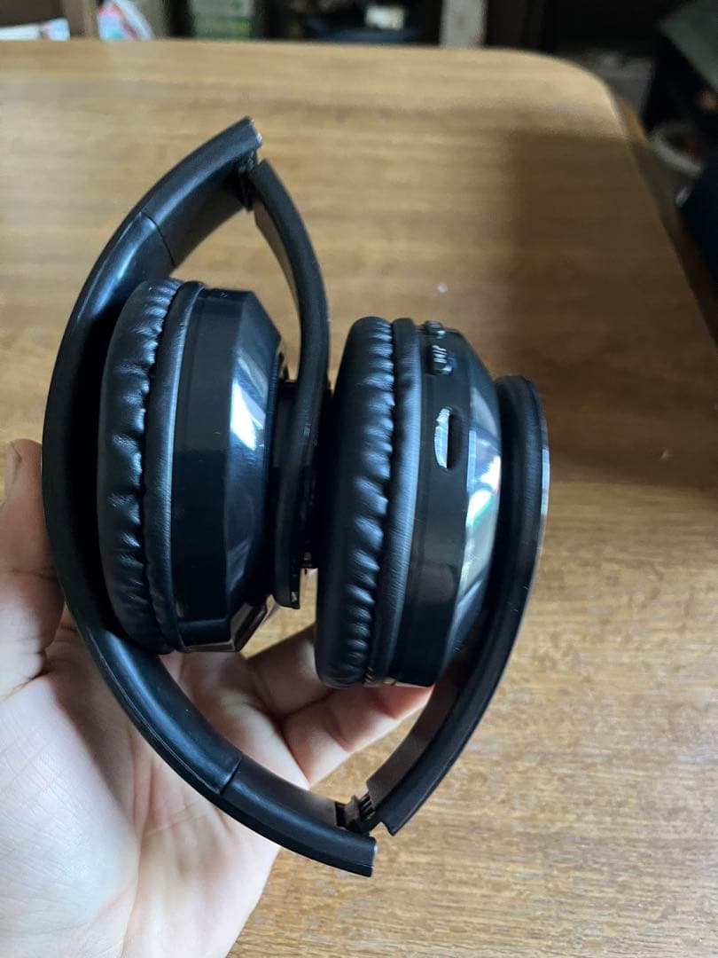 ヘッドフォンこれは、ヘッドフォンであり、充電器も接続されてワンプライスです