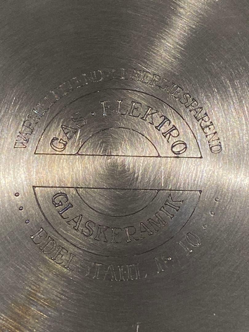 スイス製ステンレススチール 蒸し器 (茶碗蒸し８個一気に調理可！)