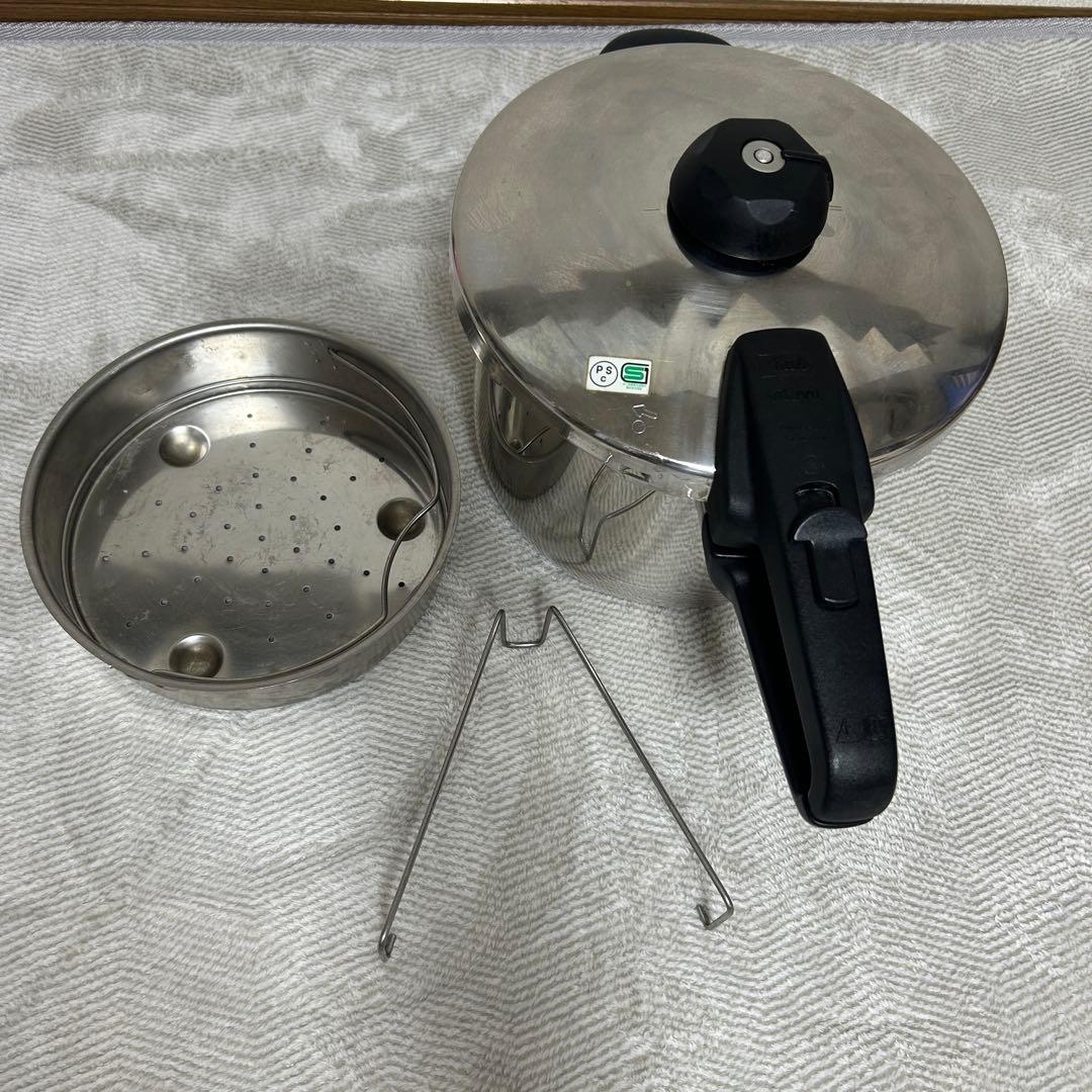 ステンレス圧力鍋 蒸し器付き　フィスラー　vitavit 6リットル　レシピ本付