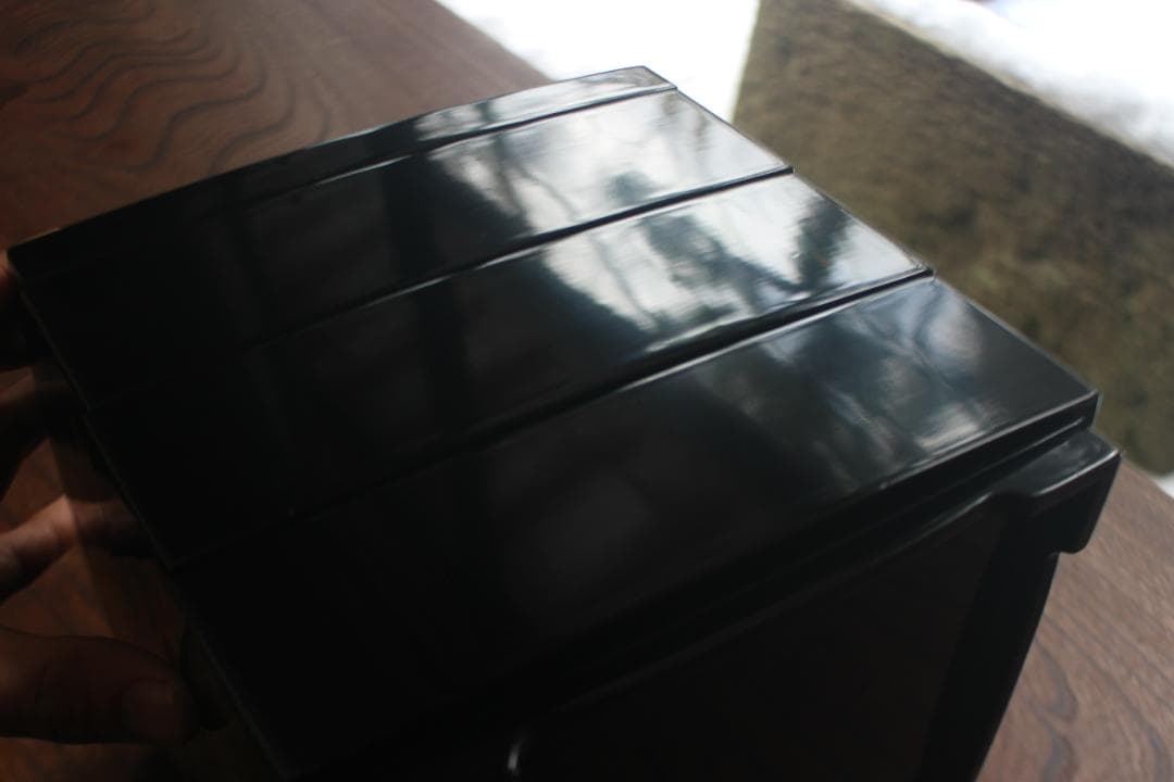 デッドストック！上質内朱黒漆に優美な紅白梅蒔絵の映える三段重（検重箱お重