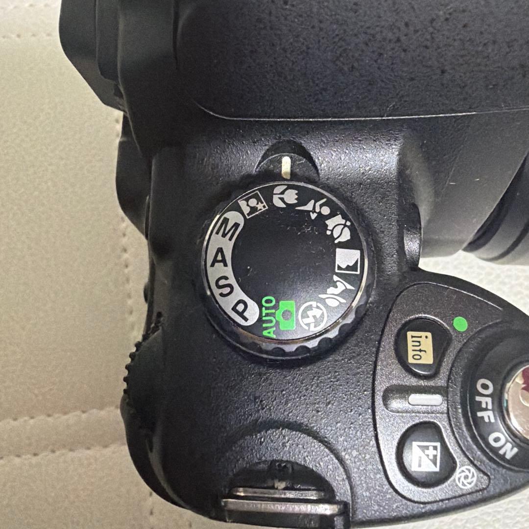 Nikon D40 デジタル一眼レフカメラ