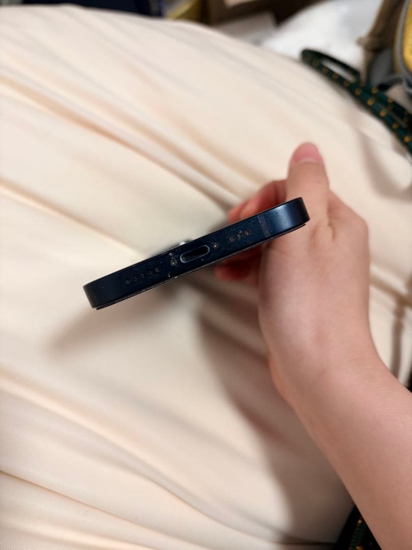 Apple iPhone 13 ブラック　本体