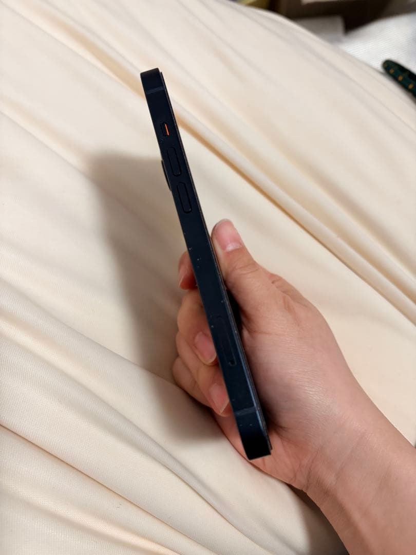 Apple iPhone 13 ブラック　本体