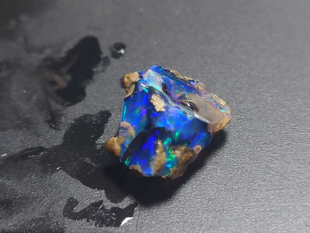 エチオピアウェロ産　オパール 原石 青色 鉱物標本　原石