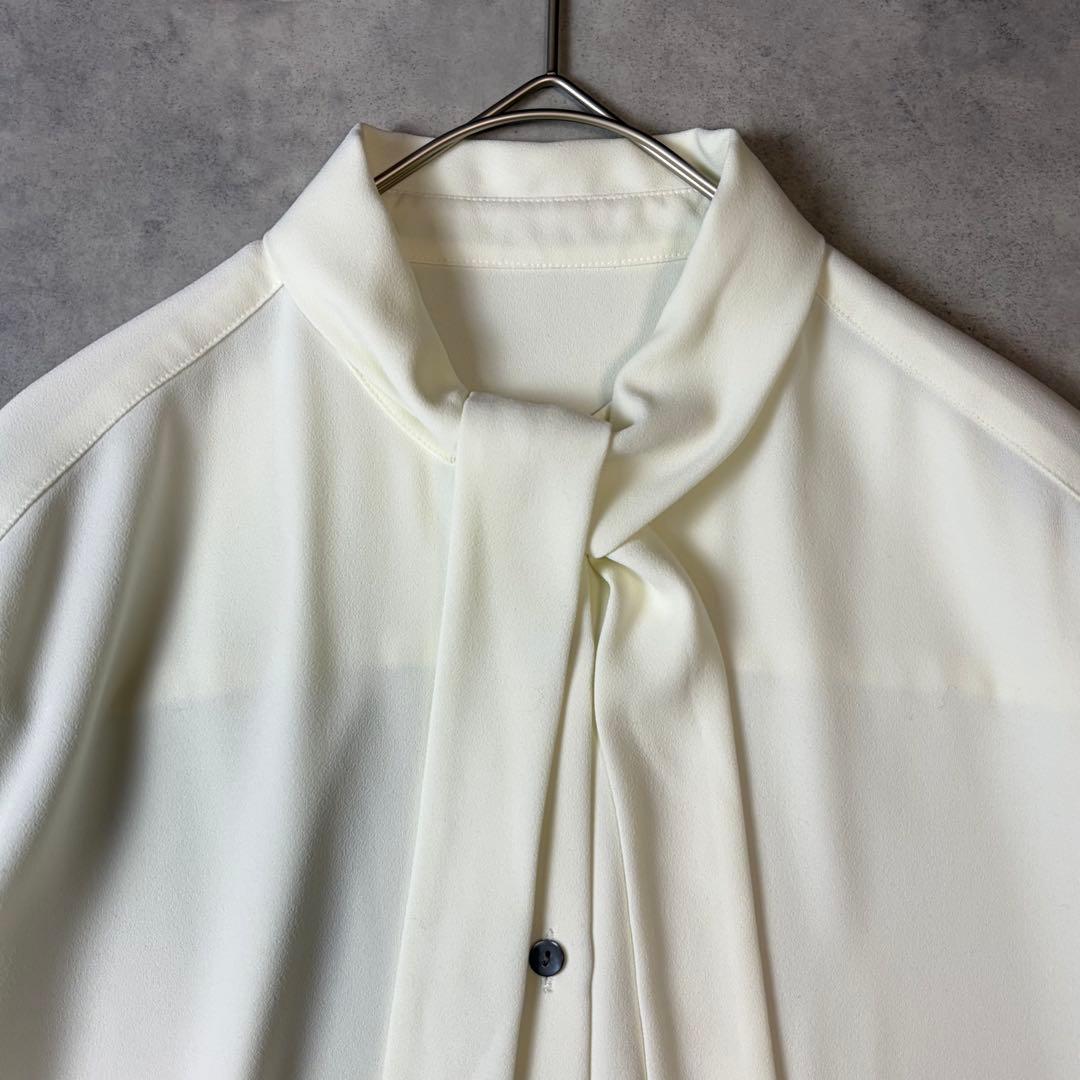 美品 allureville ジョーゼット ボウタイブラウス オフホワイト