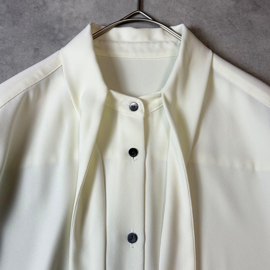 美品 allureville ジョーゼット ボウタイブラウス オフホワイト