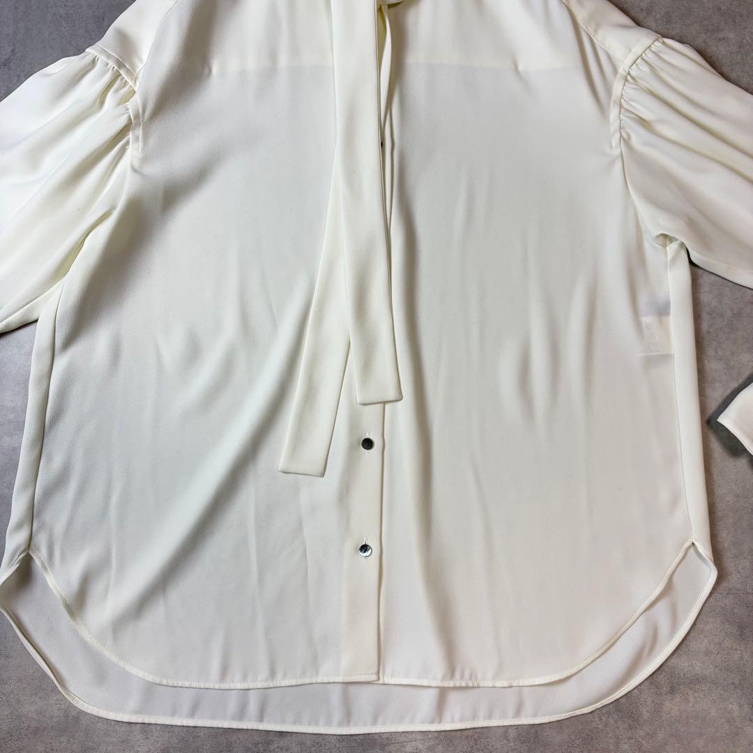 美品 allureville ジョーゼット ボウタイブラウス オフホワイト