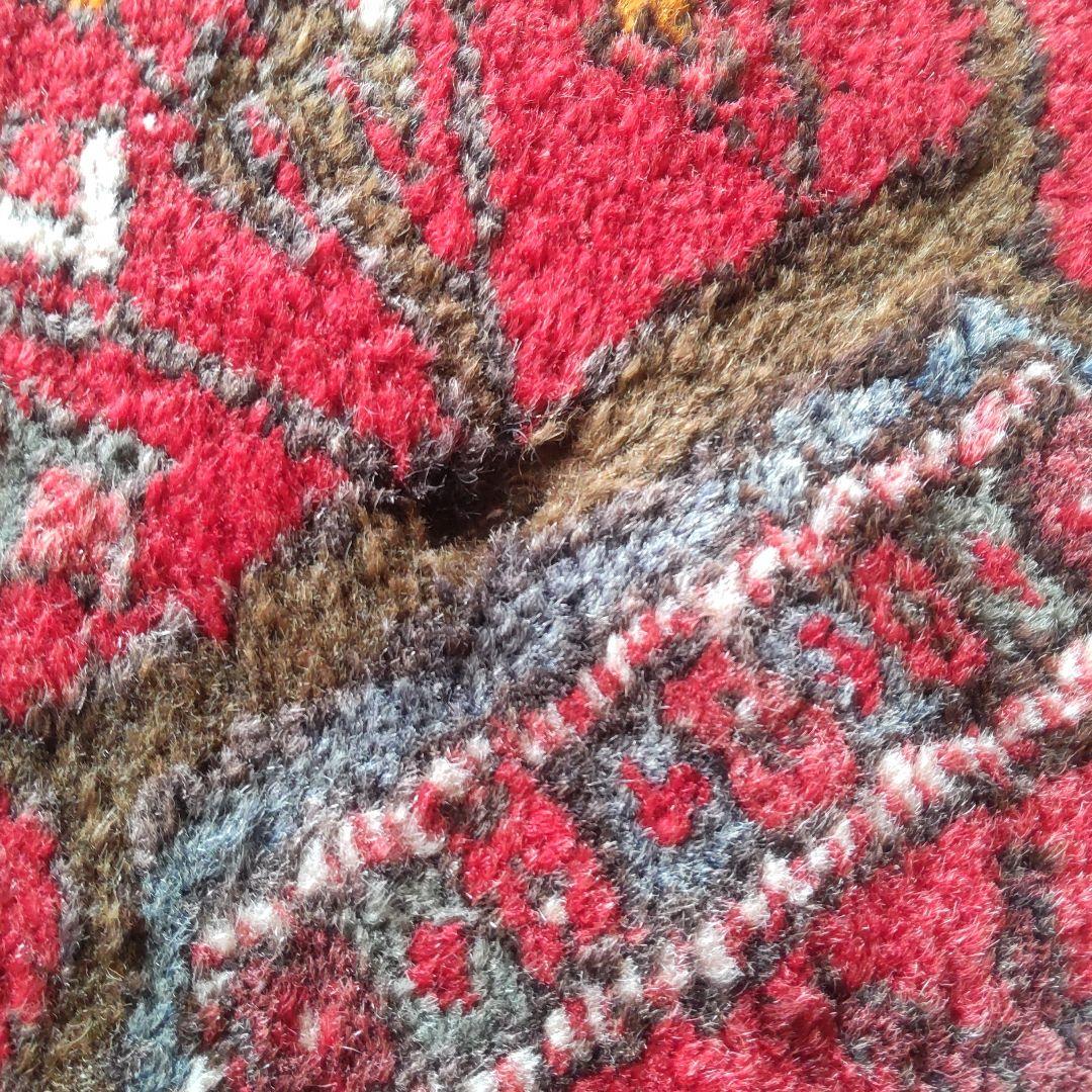 イランのラグ　村の絨毯