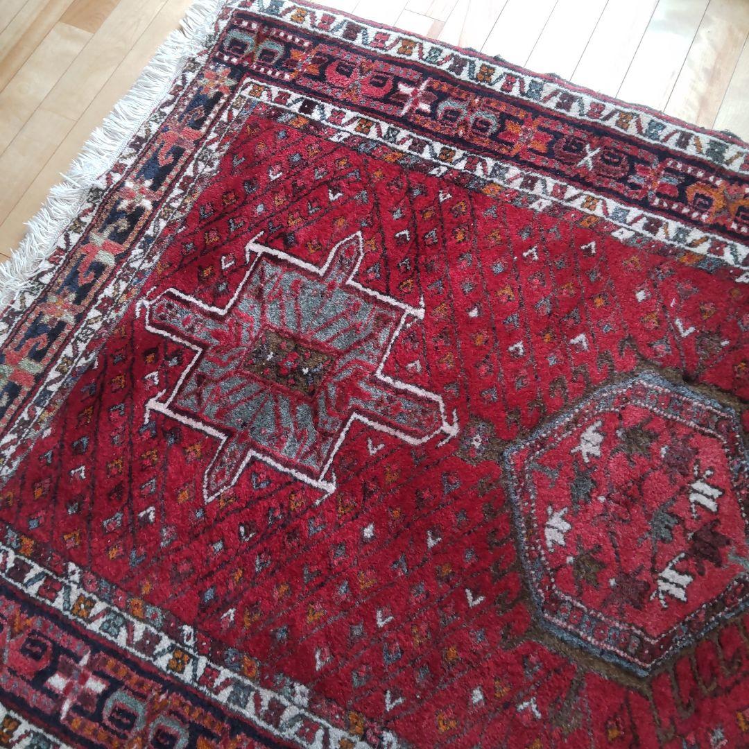 イランのラグ　村の絨毯