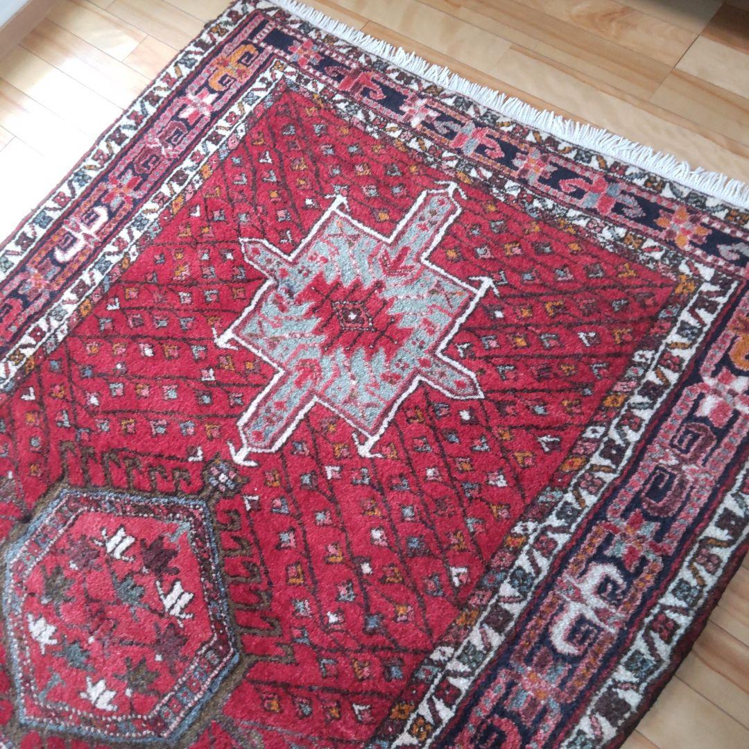 イランのラグ　村の絨毯