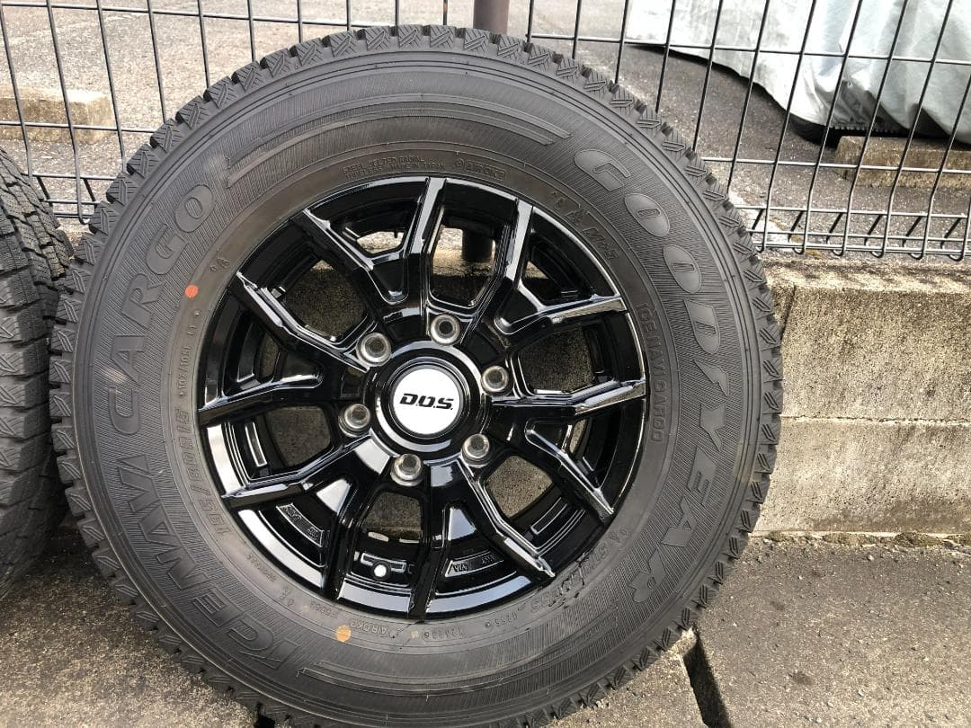 ハイエース　スタッドレス195/80R15アルミホイールセット