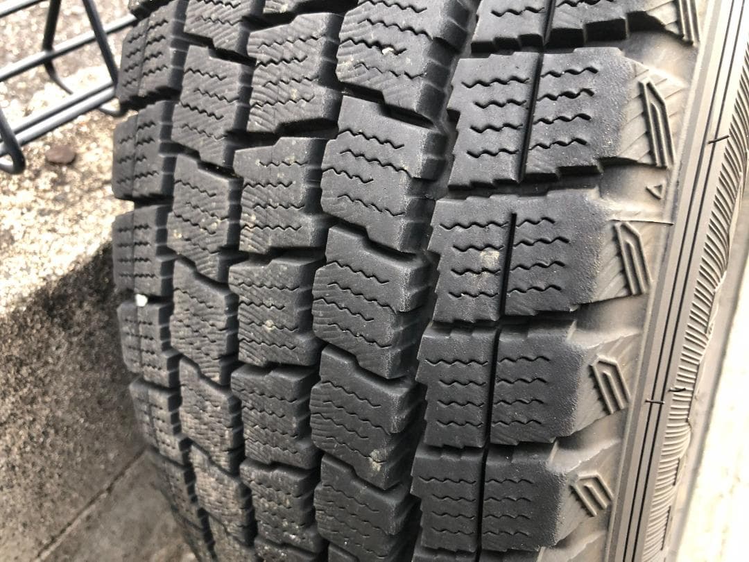 ハイエース　スタッドレス195/80R15アルミホイールセット