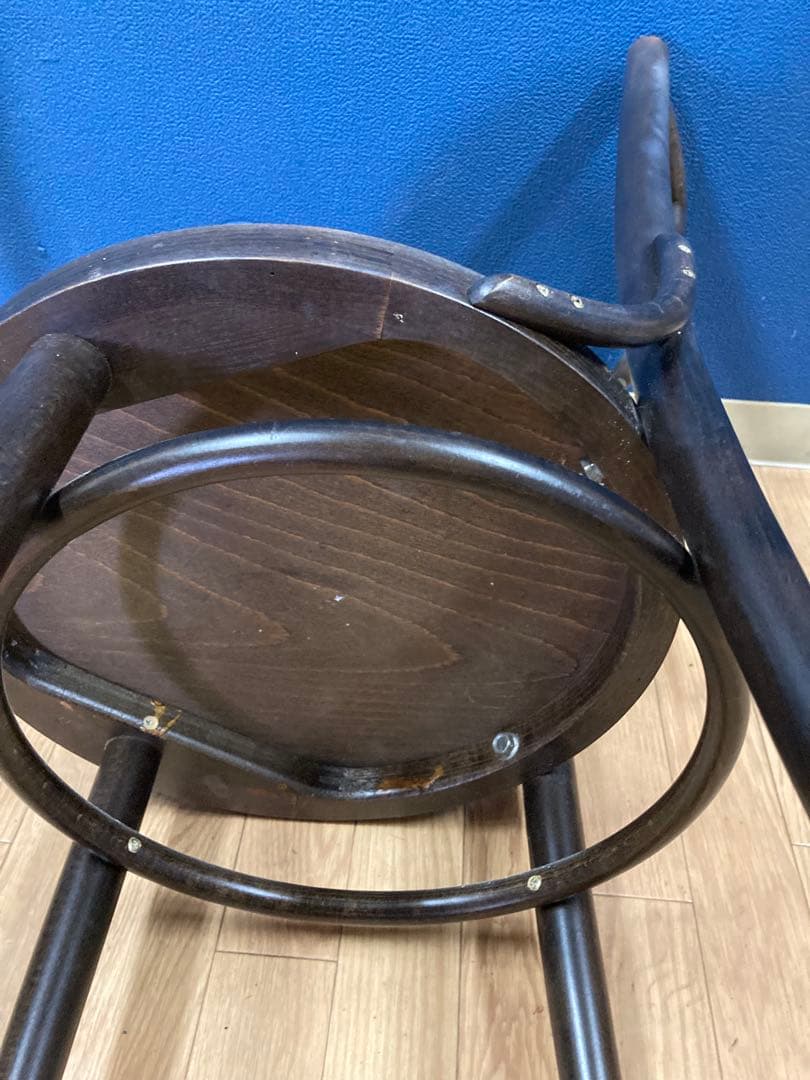 D 東ヨーロッパ　チェコ　椅子　チェア　アンティーク調　ヨーロピアン　木製　茶系