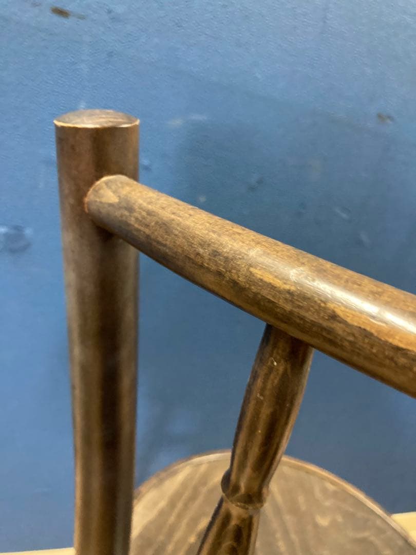 D 東ヨーロッパ　チェコ　椅子　チェア　アンティーク調　ヨーロピアン　木製　茶系