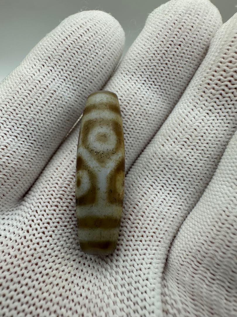 ☆天然石☆ 蔵伝 チベット 六眼天珠（風化硫黄天珠）極上品 珠を供養する 中号珠