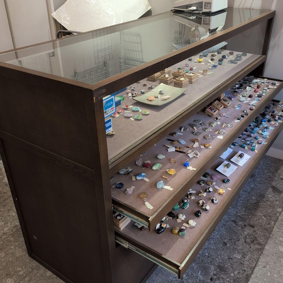 ショーケース　レジカウンター　ジュエリー　店舗　什器　アクセサリー