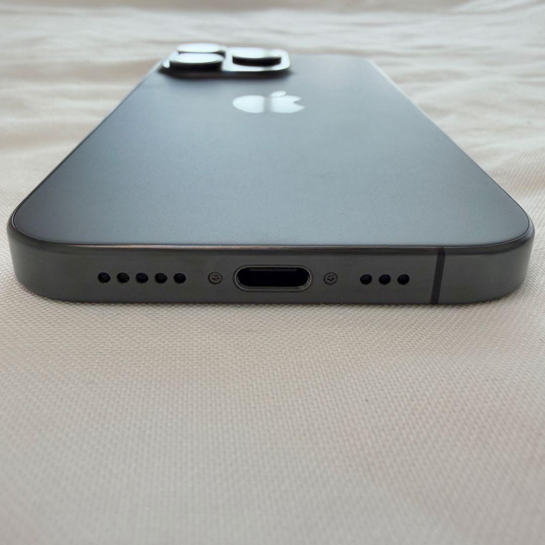 美品♡iPhone15pro 256GB ブラックチタニウム　SIMフリー