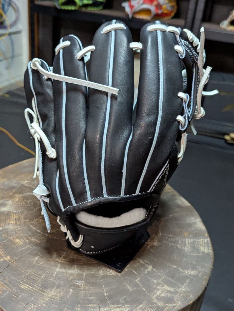 『 ヤックン』軟式野球グローブ 黒と白