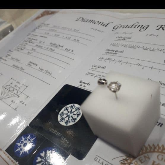 hiro様★鑑定書付き　PT天然ダイヤモンド　１ｃｔピアス★未使用★
