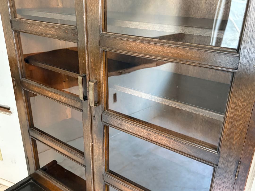 木製キャビネット ダークブラウン ガラス扉 本棚 アンティーク