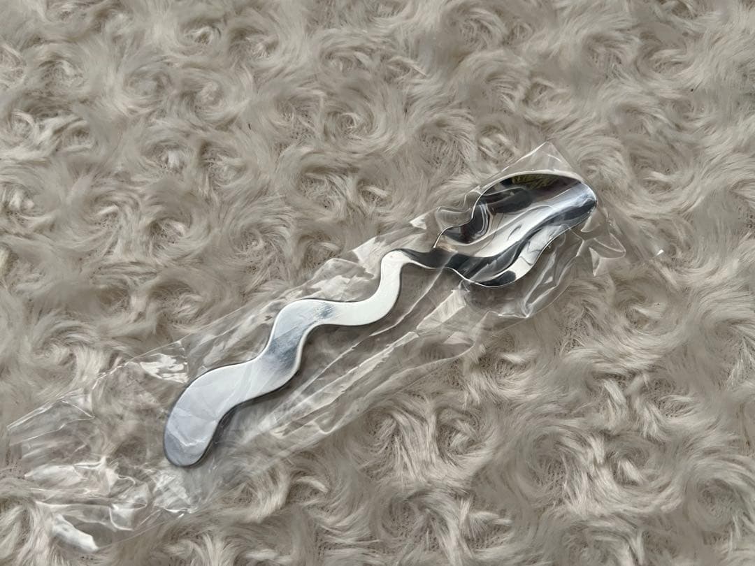 グラフィックデザイナー福田繁雄　カトラリー　福田繁雄デザインスプーン〈くねくね〉