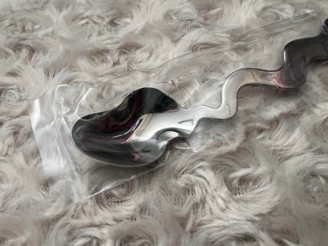 グラフィックデザイナー福田繁雄　カトラリー　福田繁雄デザインスプーン〈くねくね〉