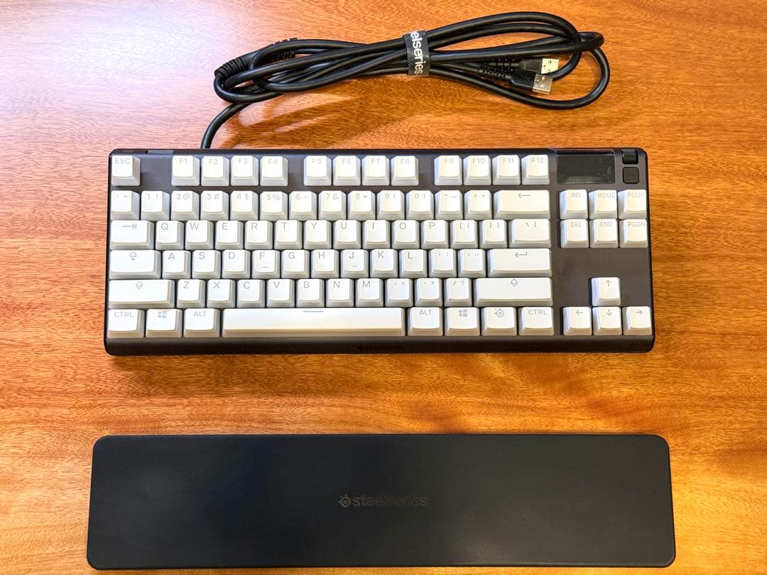 steel series APEX PRO TK(US) + 純正白キーキャップ